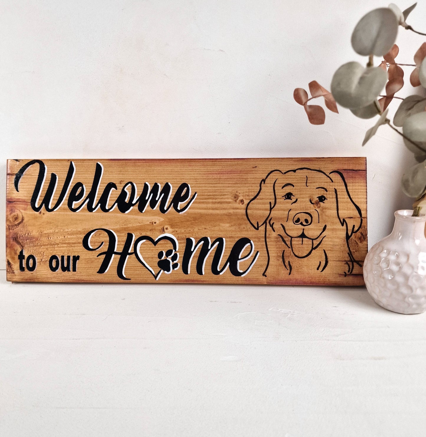 Personalized Wooden Welcome Sign with Pet Portrait. Gepersonaliseerd houten welkomstbord met huisdier. Handmade